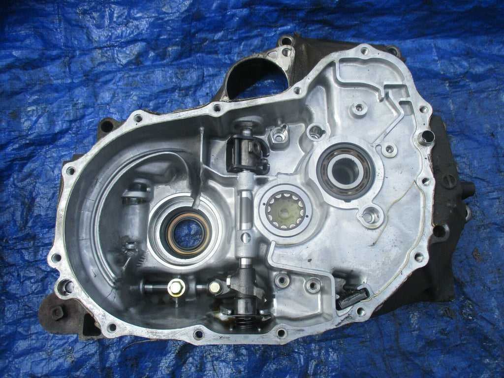 92-95 Honda Civic D16Z6 manual transmission inner casing OEM D15 S20 D16 2519623