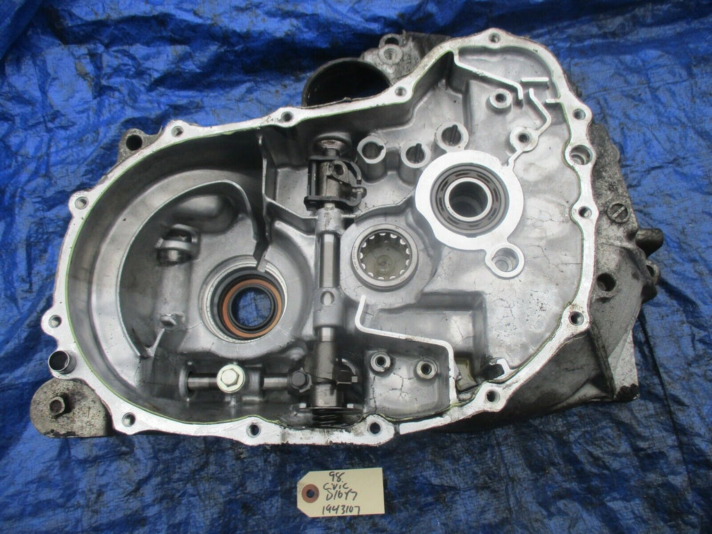 96-00 Honda Civic D16Y7 inner transmission casing S40 Hydro D16 manual OEM A000