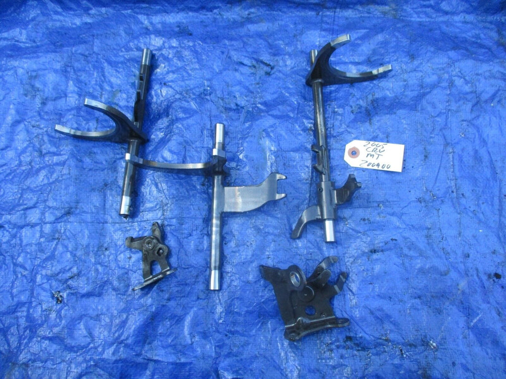 02-06 Honda CRV manual transmission OEM Z2M4 shifter fork selectors assembly K24